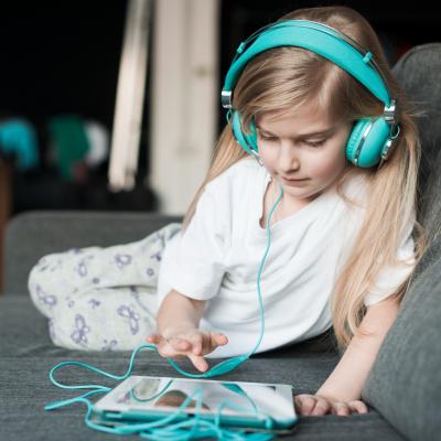 Electronic Learning Games/Tablets (voice feedback, large buttons)